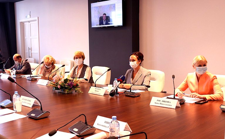 Ирина Петина провела «круглый стол» на тему «Женское сообщество как опора социально ориентированного государства»