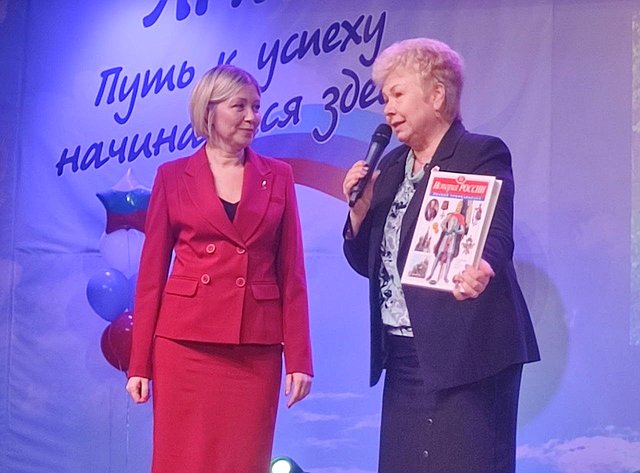 Ольга Бас в ходе поездки в регион посетила исторический факультет Луганского педуниверситета