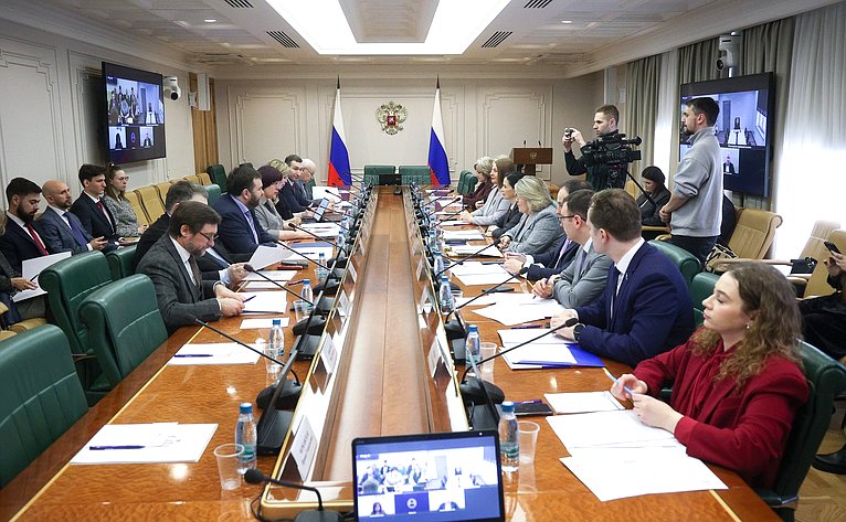 Совещание Комитета СФ по международным делам по вопросам совершенствования практики переселения в Россию соотечественников за рубежом, лиц, разделяющих российские духовно-нравственные ценности, и лиц, представляющих интерес для РФ