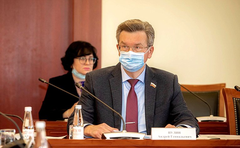 Юрий Воробьев обсудил с депутатами регионального парламента проблематику в сфере здравоохранения субъекта РФ