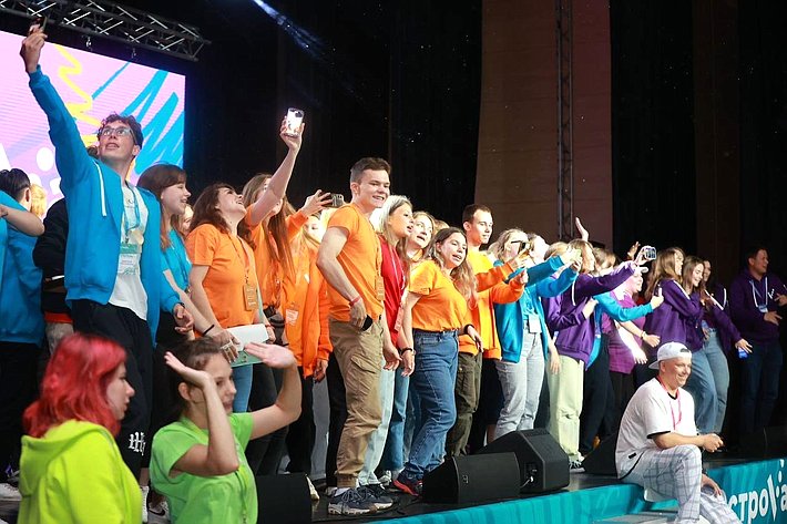 Церемония открытия десятого Всероссийского молодёжного форума «ОстроVа» в Южно-Сахалинске