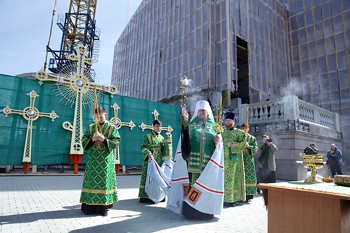 Маргарита Павлова приняла участие в церемонии освящения крестов для центрального купола строящегося Кафедрального собора Рождества Христова в Челябинске