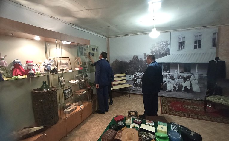 Сергей Рябухин в ходе рабочей поездки в регион посетил школьный музей в муниципальном образовании Барышский район