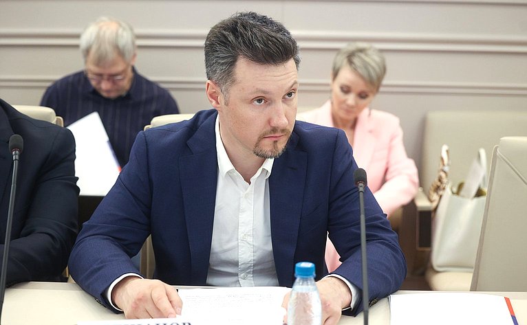 Совещание Комитета СФ по бюджету и финансовым рынкам «Трансформация трудовых отношений в условиях цифровизации: преодоление теневой занятости и восстановление социально-трудовых гарантий и фискальной устойчивости бюджетной системы РФ»