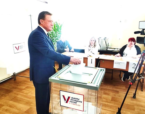 Сергей Рябухин принял участие в голосовании на выборах Президента Российской Федерации в регионе