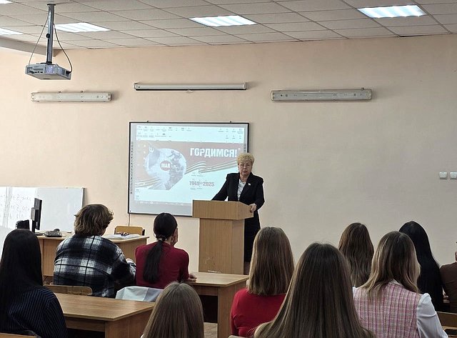 Ольга Бас провела лекцию с будущими филологами и журналистами Луганского педагогического университета