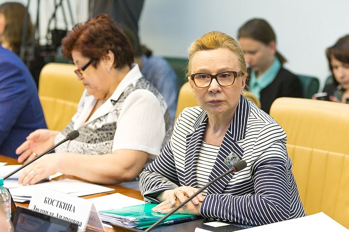Л. Косткина Заседание Комитета Совета Федерации по социальной политике