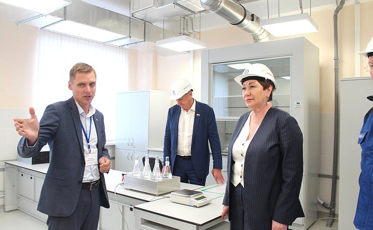 Елена Перминова и Сергей Муратов — в рамках работы в регионе побывали в производственно-техническом комплексе «Щучье»