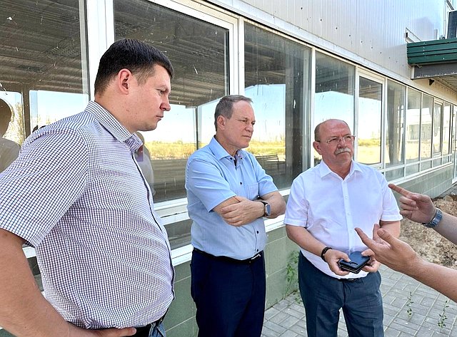 Александр Башкин и Геннадий Орденов посетили российско-казахстанский автомобильный пограничный пункт пропуска Караузек