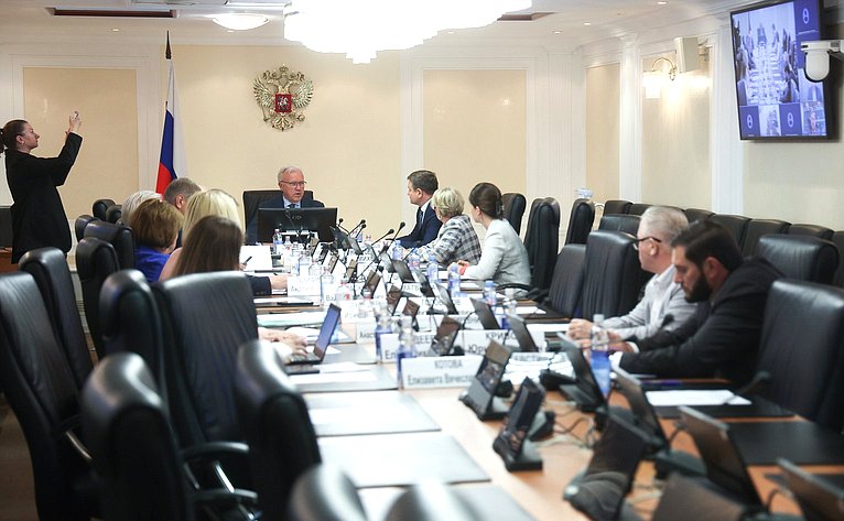 Рабочее совещание Совета по вопросам развития Сибири при Председателе Совета Федерации на тему «Действующие механизмы социального инвестирования в России: проблемы и пути их решения»