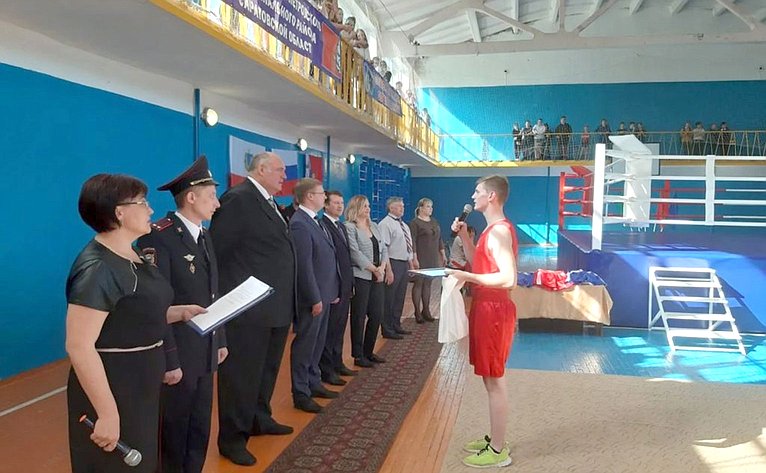 В Доме физкультуры города Петровска прошел турнир по боксу, посвящённый 74-й годовщине Победы в Великой Отечественной войне