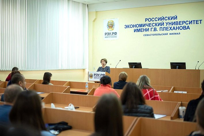 Екатерина Алтабаева выступила на конференции учителей курса, отметив его развитие и интерактивные формы работы