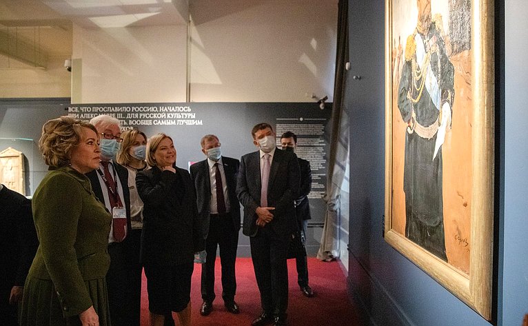 Валентина Матвиенко и сенаторы Российской Федерации посетили выставку «Александр III Миротворец»