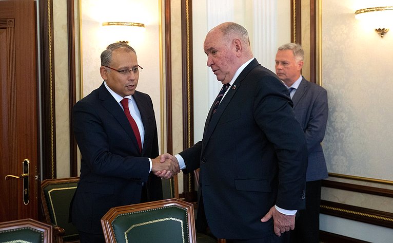 Встреча председателя Комитета Совета Федерации по международным делам Григория Карасина с Послом Египта в России Назихом Нагари