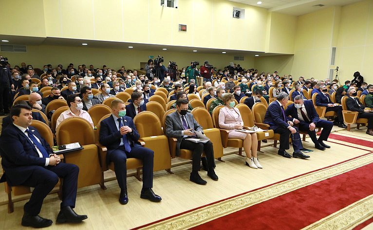 Пленарное заседание 26-го Международного лесного форума «Российский лес»