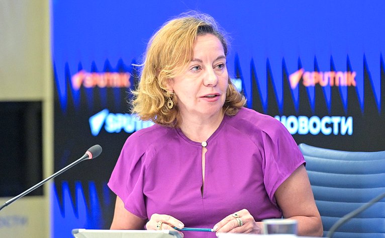 В пресс-центре МИА «Россия сегодня» председатель Комитета СФ по аграрно-продовольственной политике и природопользованию Александр Двойных и его первый заместитель Сергей Митин провели пресс-конференцию на тему «Российское село: настоящее и будущее»