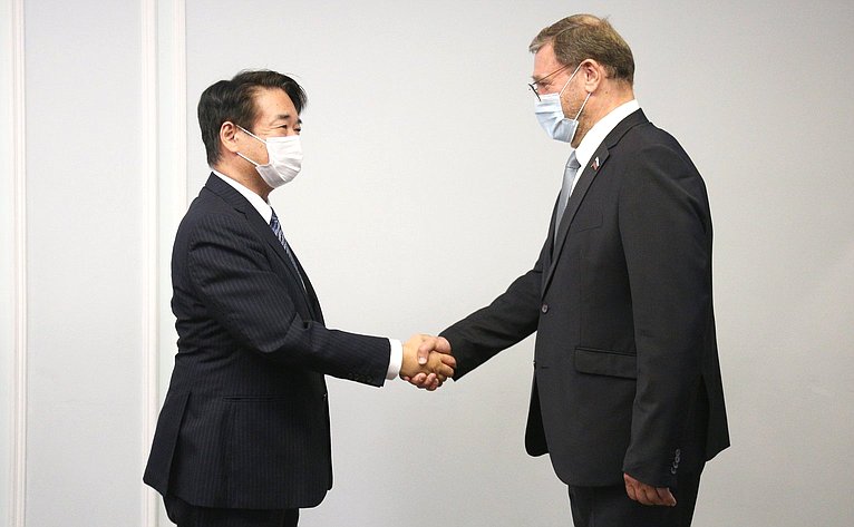 Встреча заместителя Председателя Совета Федерации Константина Косачева с Чрезвычайным и Полномочным Послом Японии в России Тоёхисой Кодзуки