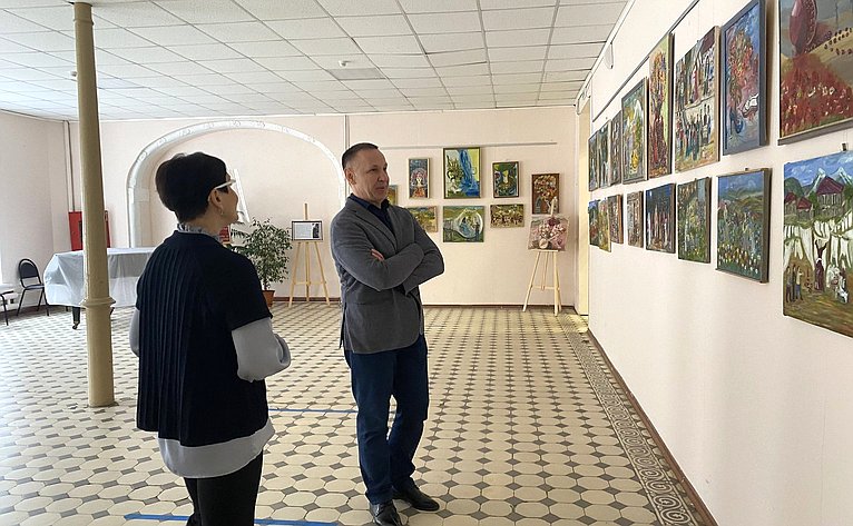 Олег Алексеев посетил Саратовский областной дом работников искусств