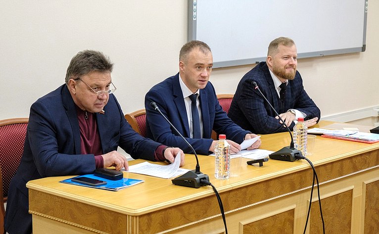 Вячеслав Тимченко принял участие в заседании Комитета по законодательству и местному самоуправлению Законодательного Собрания Кировской области
