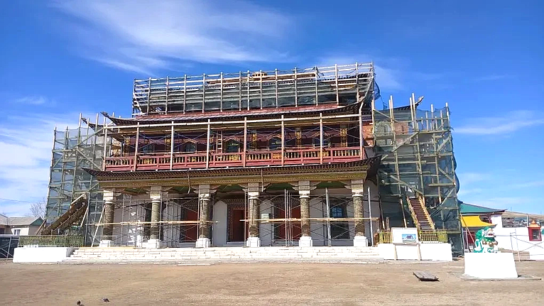 Баир Жамсуев в рамках региональной недели посетил Цугольский дацан, где оценил ход ремонтно-реставрационных работ в Согчен дугане