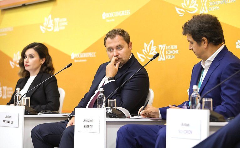 Сессия «Новые решения бизнеса и государства для развития в эпоху дефицита кадров и капитала». X Восточный экономический форум