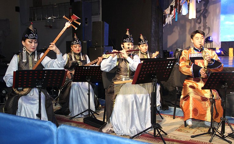 Баир Жамсуев принял участие в прошедшем в регионе благотворительном концерте в поддержку участников спецоперации