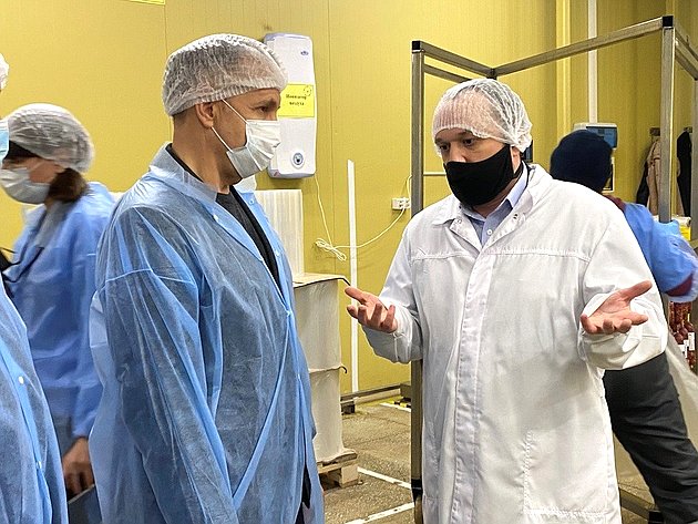 Олег Алексеев осмотрел цеха и стройплощадку местного мясокомбината