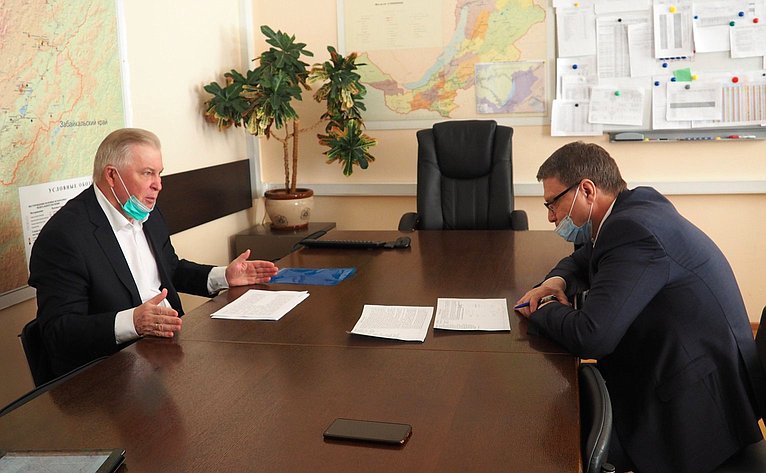 Вячеслав Наговицын в ходе поездки в регион провел встречу с министром строительства Республики Бурятия Николаем Рузавиным