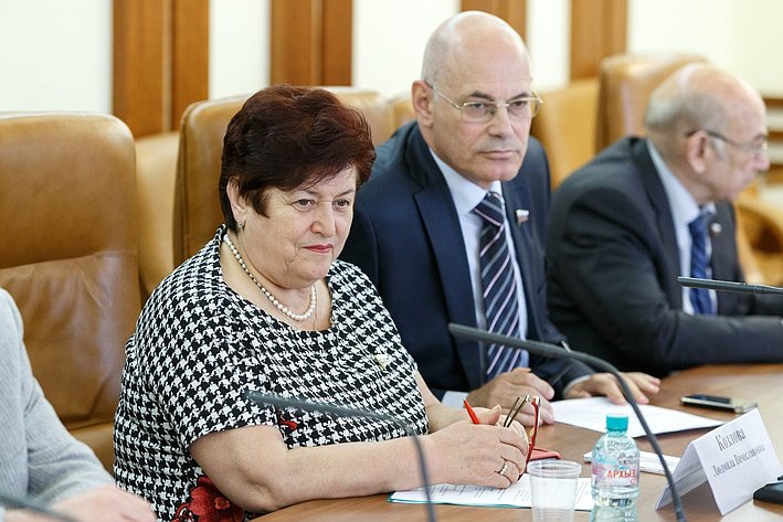 Л. Козлова и В. Круглый Заседание группы по сотрудничеству Совета Федерации с Парламентом Греции