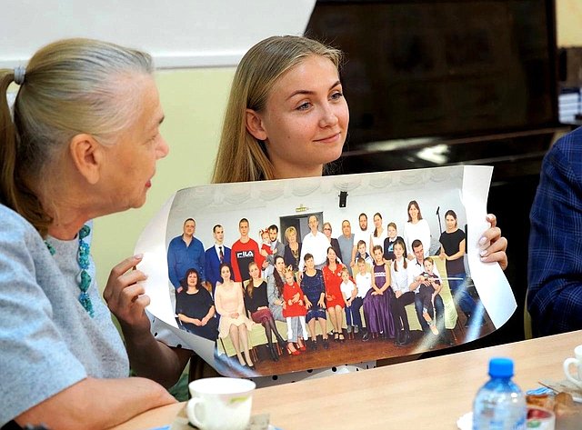 Анатолий Артамонов встретится с воспитанниками приемных многодетных семей и их родителями