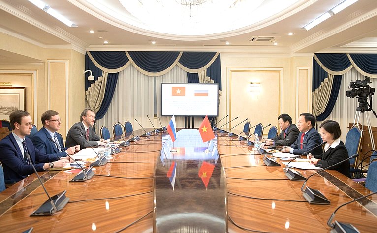 Встреча К. Косачева с Чрезвычайным и Полномочным Послом Вьетнама Нго Дык Манем