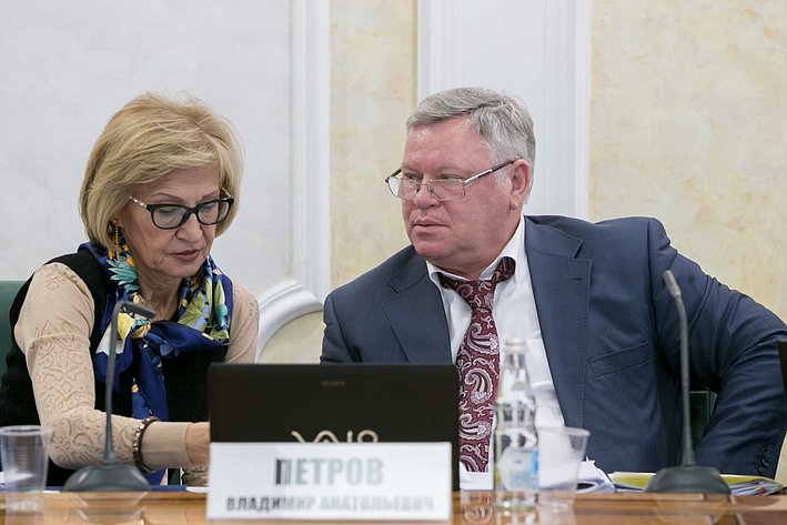 Расширенное заседание Комитета Совета Федерации по бюджету и финансовым рынкам с участием представителей Оренбургской области. Петров