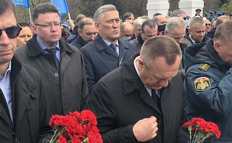 Заместитель председателя Комитета Совета Федерации по обороне и безопасности Юрий Валяев принял участие в торжественном митинге, посвященном 35-й годовщине трагедии на Чернобыльской АЭС