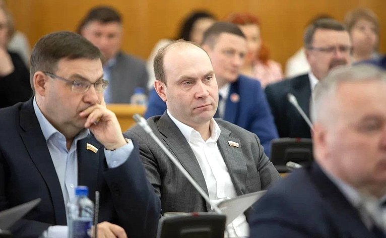Юрий Воробьев выступил на сессии Законодательного Собрания Вологодской области с отчетом о своей деятельности за 2024 г