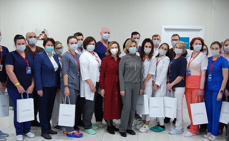Инна Святенко посетила резервный госпиталь по лечению больных COVID-19 Городской клинической больницы им. С.С. Юдина