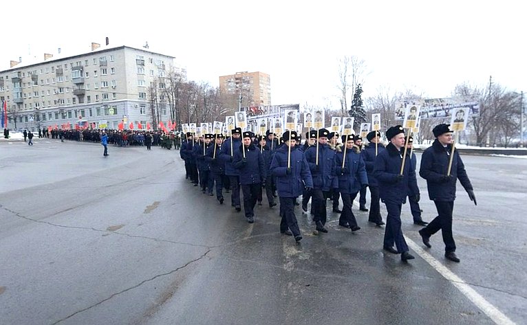В память о погибших было организовано шествие «Бессмертного батальона»