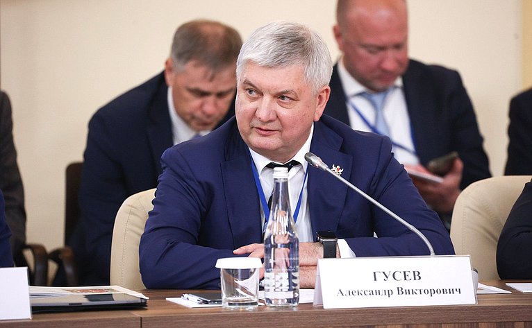 Встреча Председателя СФ Валентины Матвиенко и Председателя Совета Республики Национального собрания Республики Беларусь Натальи Кочановой с руководителями органов государственной власти субъектов Российской Федерации и регионов Республики Беларусь