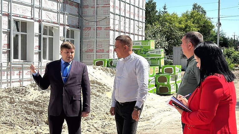 Айрат Гибатдинов проверил ход ремонта школ в Ульяновске