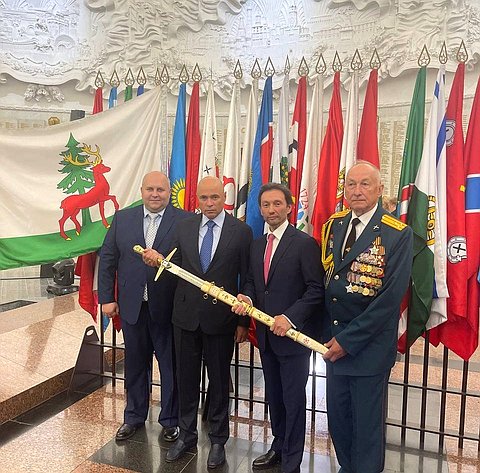 Максим Кавджарадзе принял участие в проведении торжественной церемонии вручения «Городам воинской славы» мечей Победы