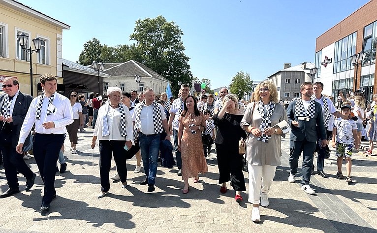 Сенаторы РФ приняли участие в открытии шахматного фестиваля в городе Данилове