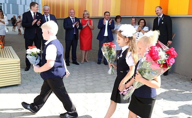 Елена Попова посетила новое образовательное учреждение в микрорайоне «Долина» города Волгограда