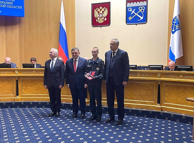 Сергей Перминов вручил медаль СФ юному смельчаку из Ленинградской области