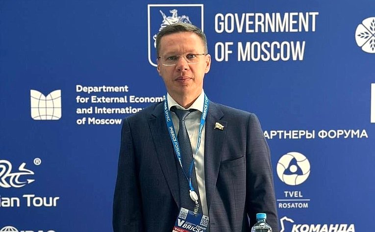 Виталий Назаренко в Санкт-Петербурге принял участие в V Международном муниципальном форуме стран БРИКС+