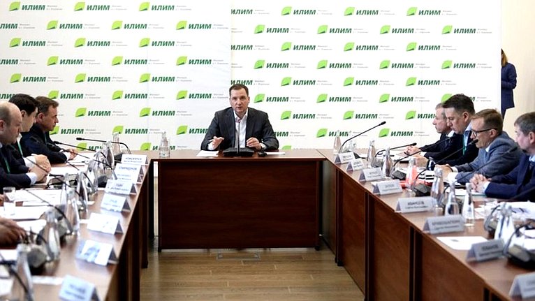 Виктор Новожилов принял участие в заседании лесного совета Архангельской области
