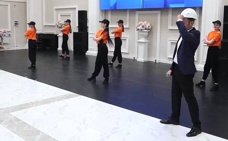Андрей Хапочкин принял участие в торжественном мероприятии, посвященном Дню работников строительной отрасли