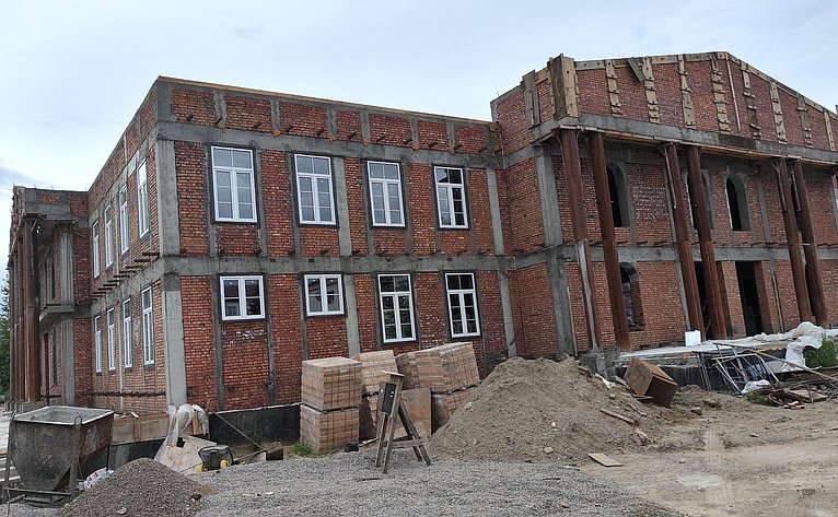Вячеслав Наговицын во время региональной недели ознакомился с ходом строительства нового Центра культуры