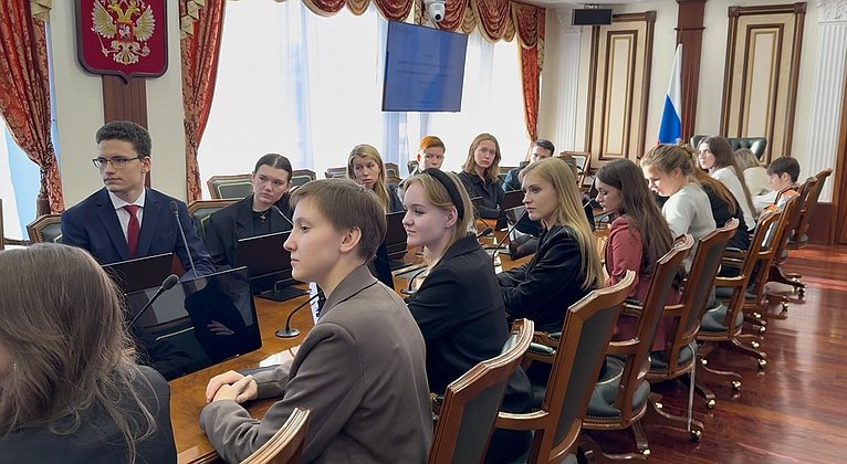 Александр Ролик провёл встречу со студентами-старостами первого курса Юридического факультета МГУ имени М.В. Ломоносов