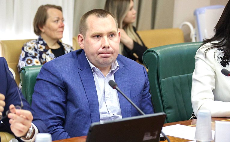 Круглый стол Комитета СФ по конституционному законодательству и государственного строительства «Ответственность за воспрепятствование профессиональной деятельности адвоката как гарантия реализации принципа состязательности и равноправия сторон»