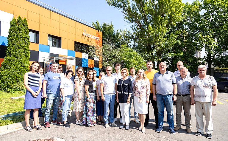 Инна Святенко посетила производственную площадку Индустриального центра АО «Мослифт»