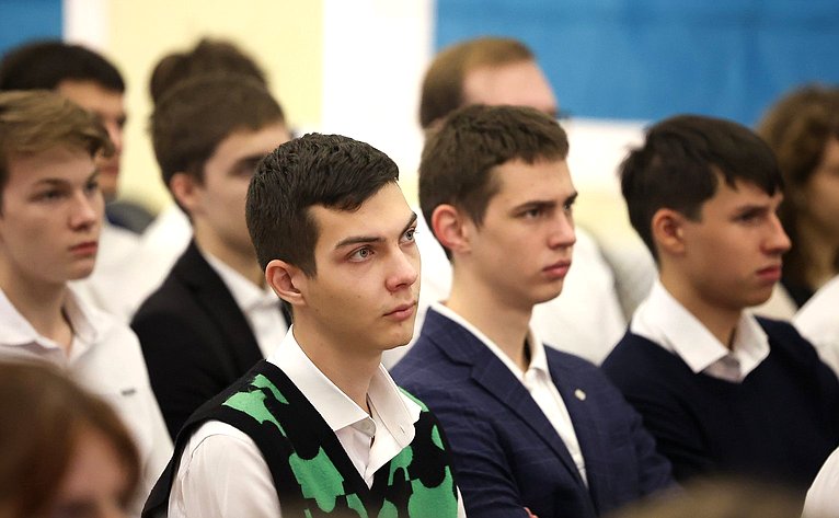 Александр Башкин открыл Неделю документального кино для школьников Астраханской области о событиях и героях СВО